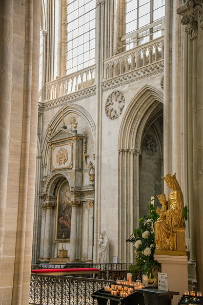 _JJC5286 Nef de la Cathédrale de Bayeux.jpg