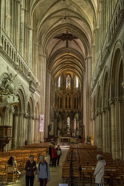 _JJC5274 Nef de la Cathédrale de Bayeux++.jpg
