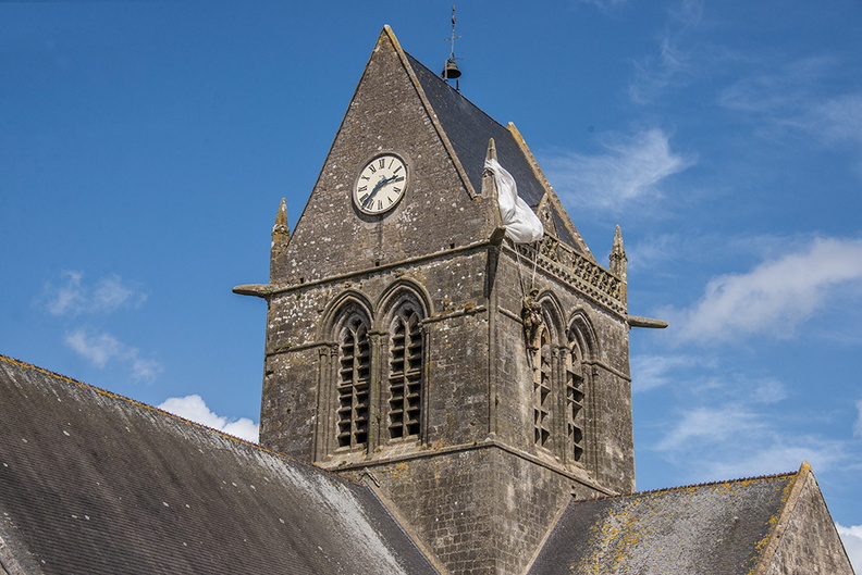 _JJC5379 Le Soldat John Steele- Sainte Mère l\'Eglise++.jpg